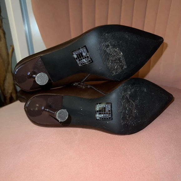 Faux leather zip-up boots. Good condition. Forever 21 - Picture 3 of 6